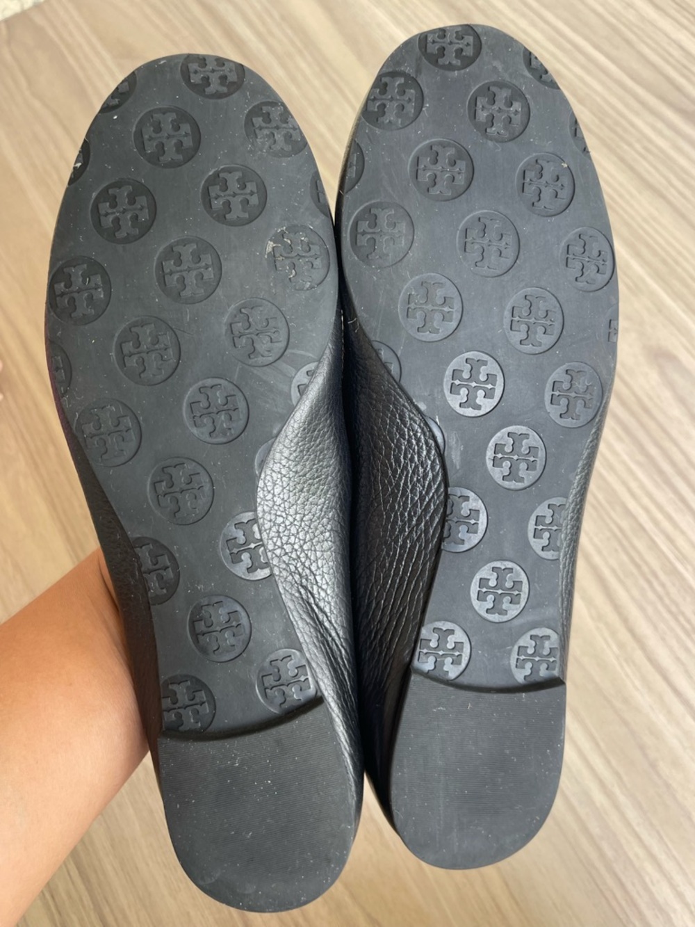 Tory Burch Black Pebbled Leather Logo Ballet Flats - Picture 7 of 11